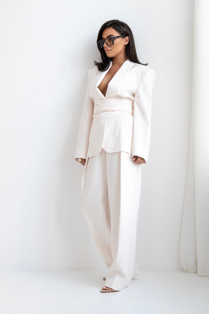 TAYLOR Cream Suit