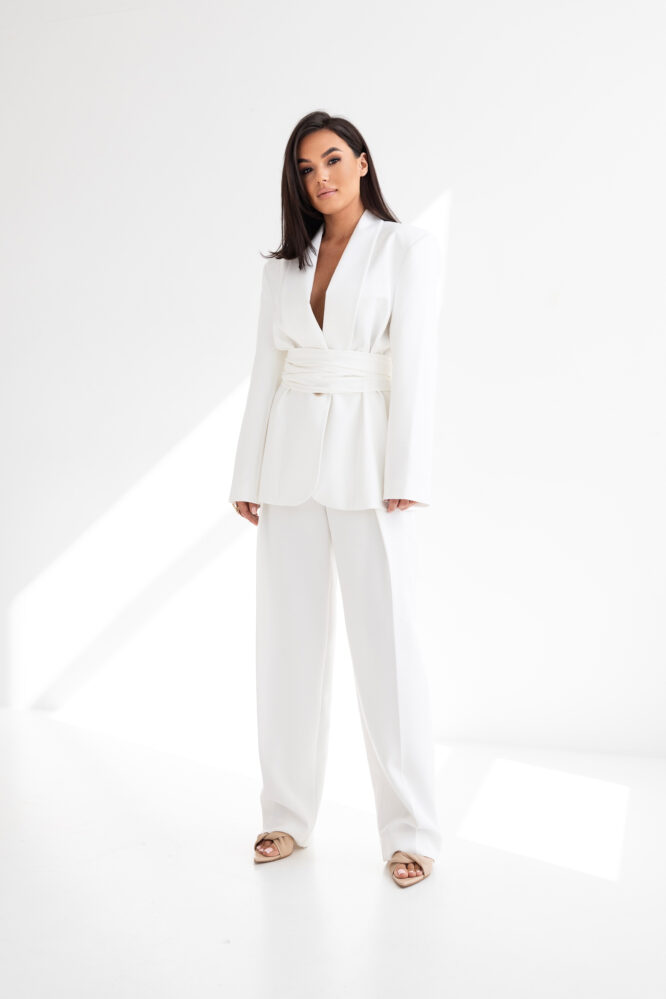 TAYLOR White suit